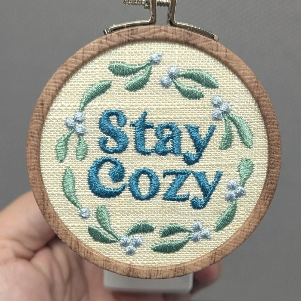 Bath & Body Works Wallflowers Stay Cozy Embroidery Hoop Winter Fragrance Plug